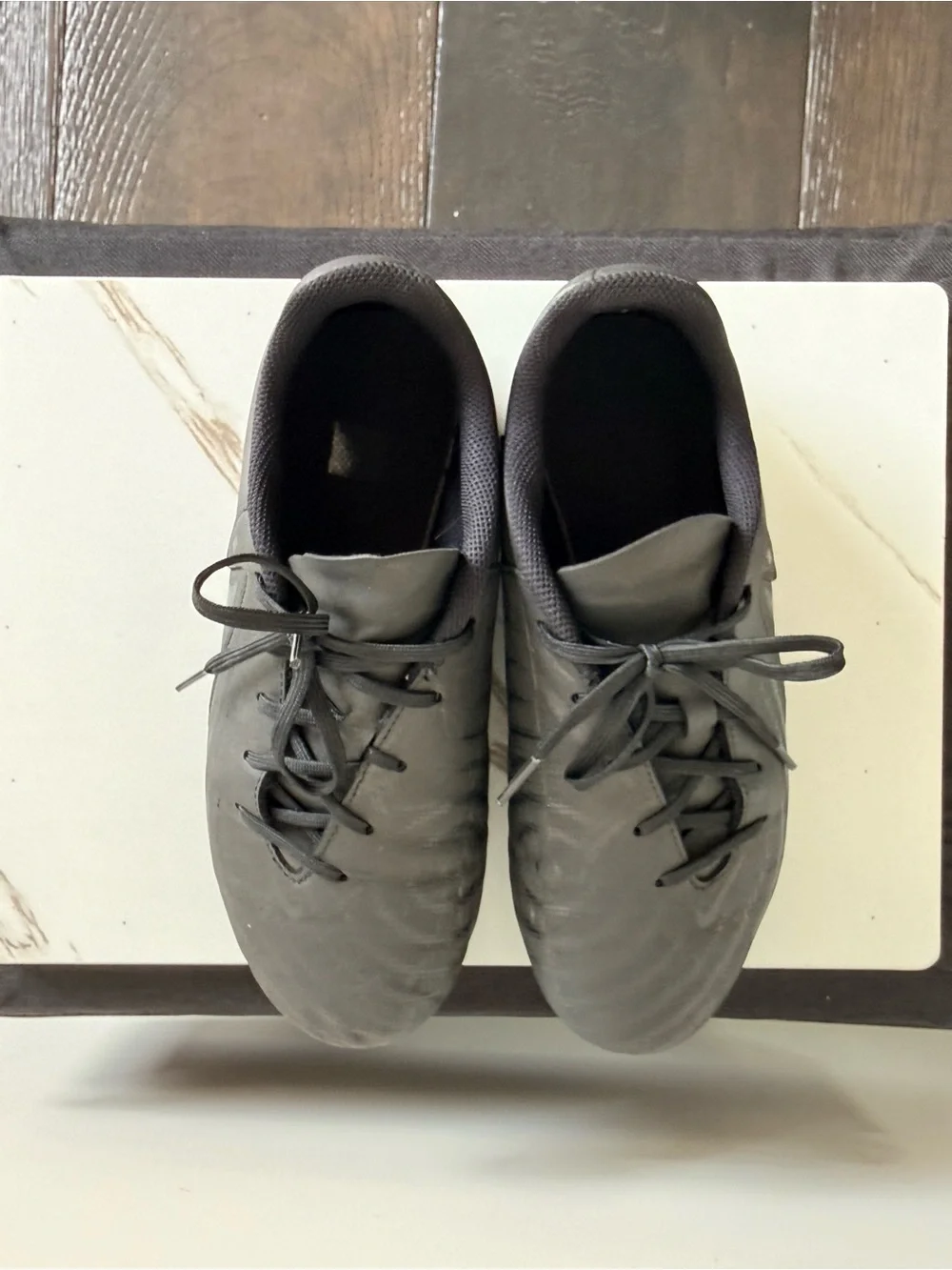 Nike Big Kid size 6, All-Black Athletic Soccer Cleats
